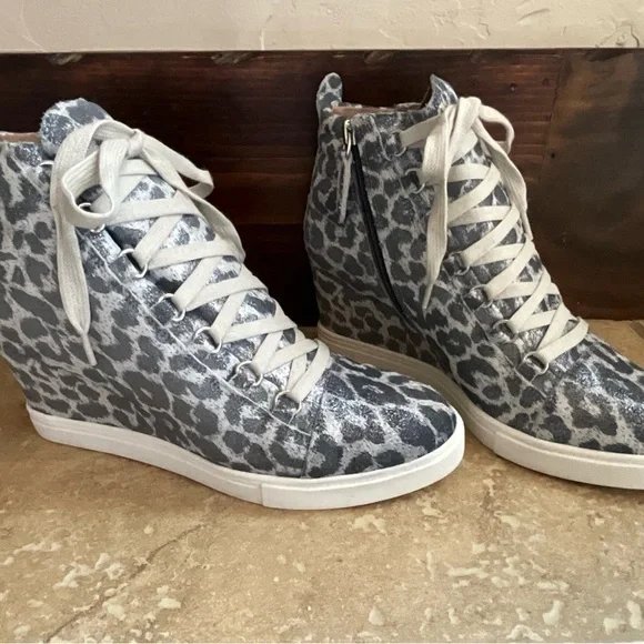 Price Drop🎉 Linea Paolo Fenton Leopard Wedge Sneaker - Picture 6 of 11